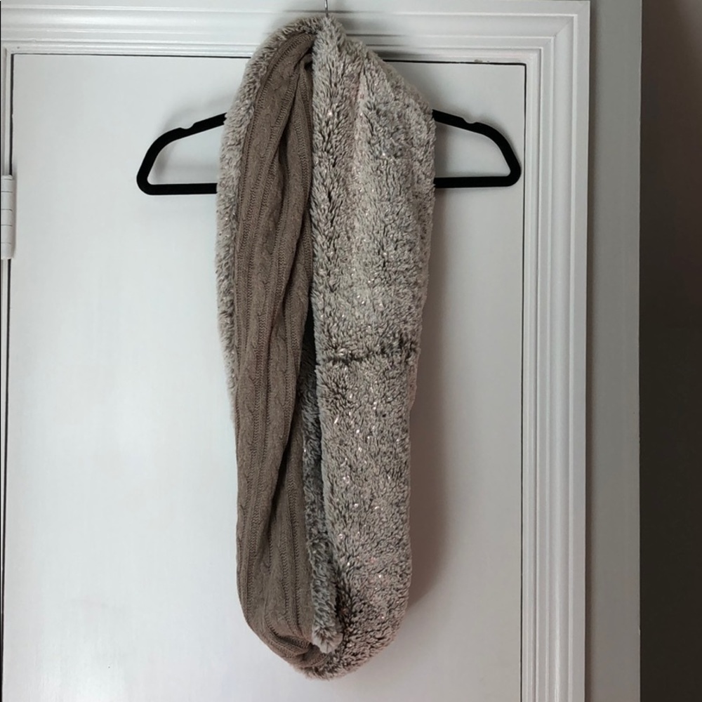 Reversible infinity scarf